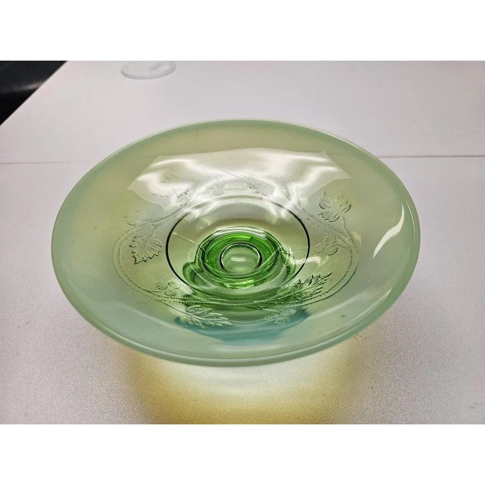 Vintage Green Irridescent Footed Bowl‎ Leaf Berry Design Green Glass